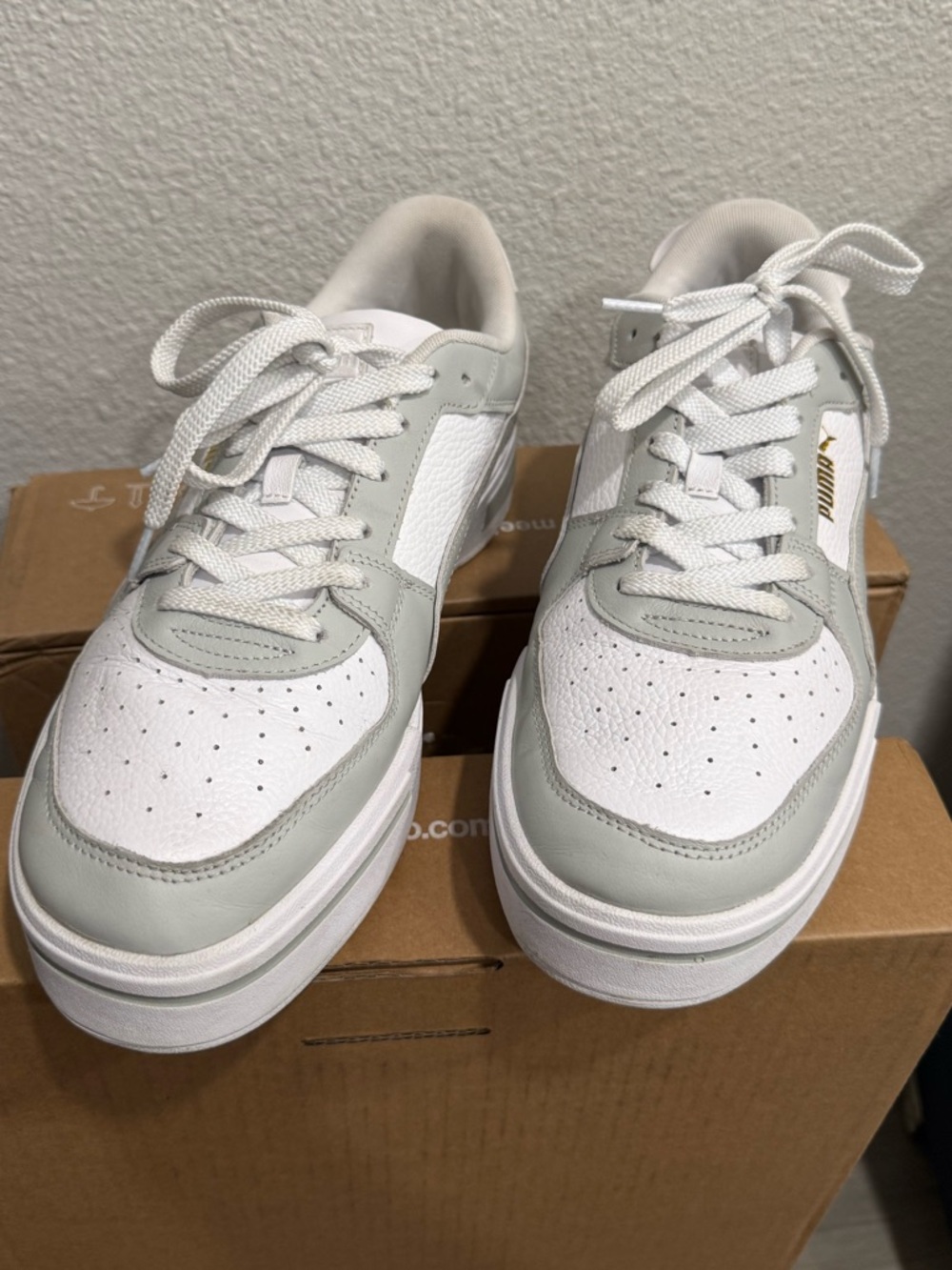 Puma Men's White and Light Gray Low-Top Sneakers